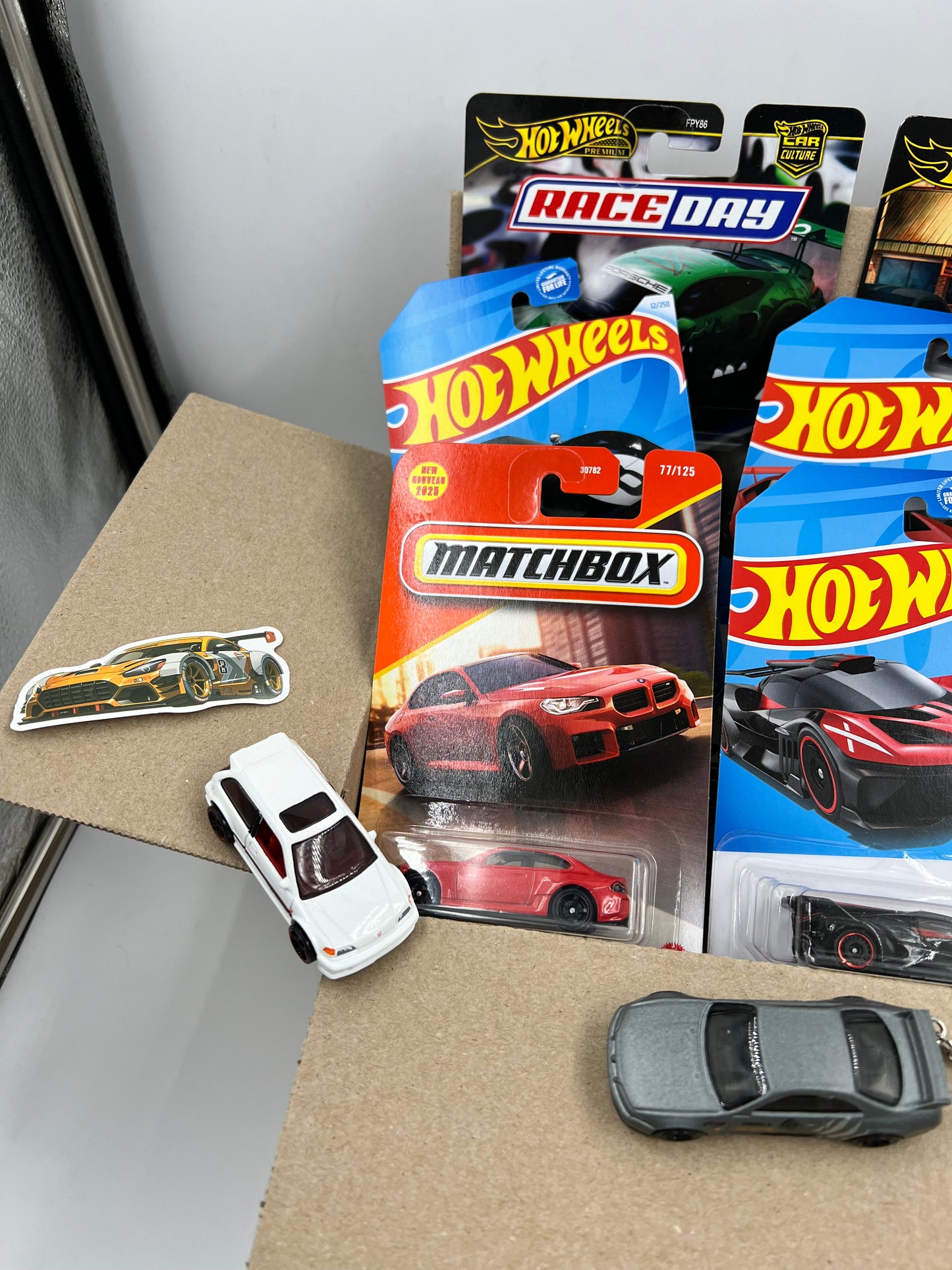 Planet n Toys Diecast Box 1:64 Assorted Collectible Hotwheels/Matchbox