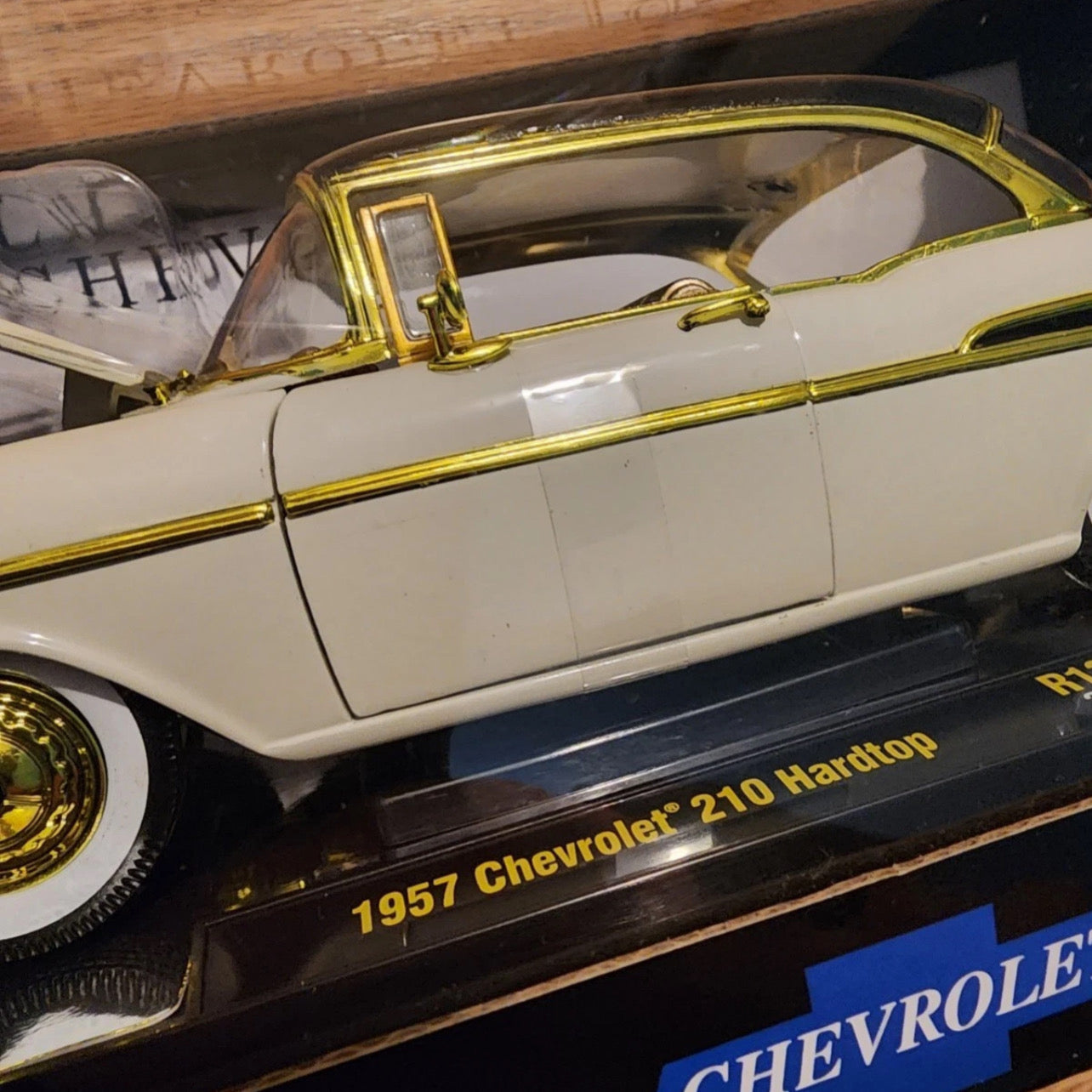 M2 Machines 1:24 1957 Chevrolet 210 Hardtop R132 CHASE