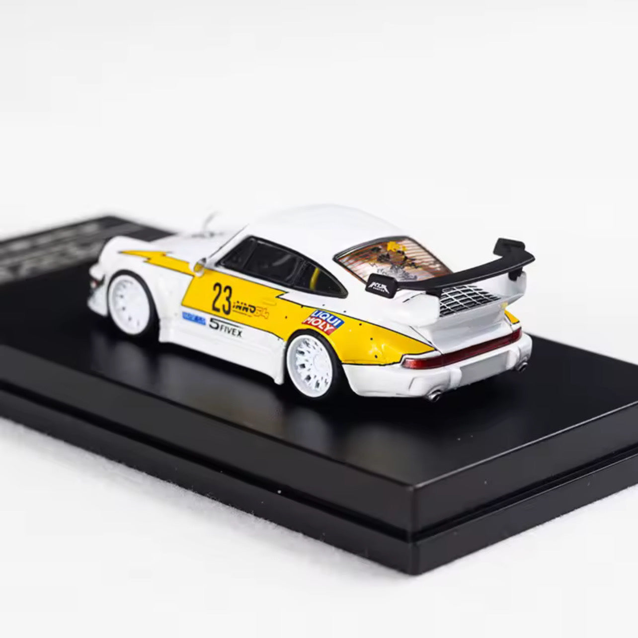 Model WU Scale 1:64 Porsche RWB 964 LBWK