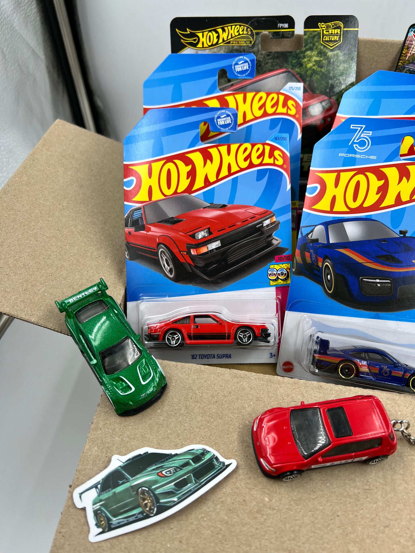 Planet n Toys Diecast Box 1:64 Assorted Collectible Hotwheels/Matchbox