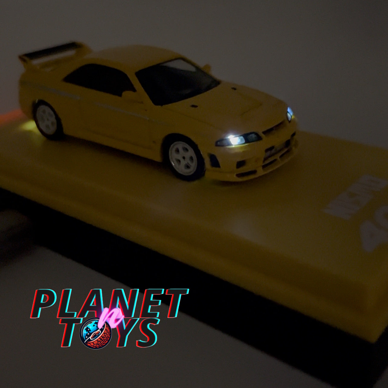 Kyosho 1:64 Nissan Nismo 400 R with MOTN LED Base Compatible – Yellow