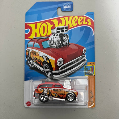 Hot Wheels  | 1:64 Diecast | HW Screen Time